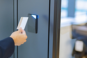 アクセス管理と認証