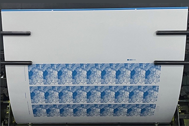 02. 版胴に版を巻き付ける