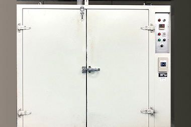 06. 印刷済シートを乾燥炉で乾燥させる